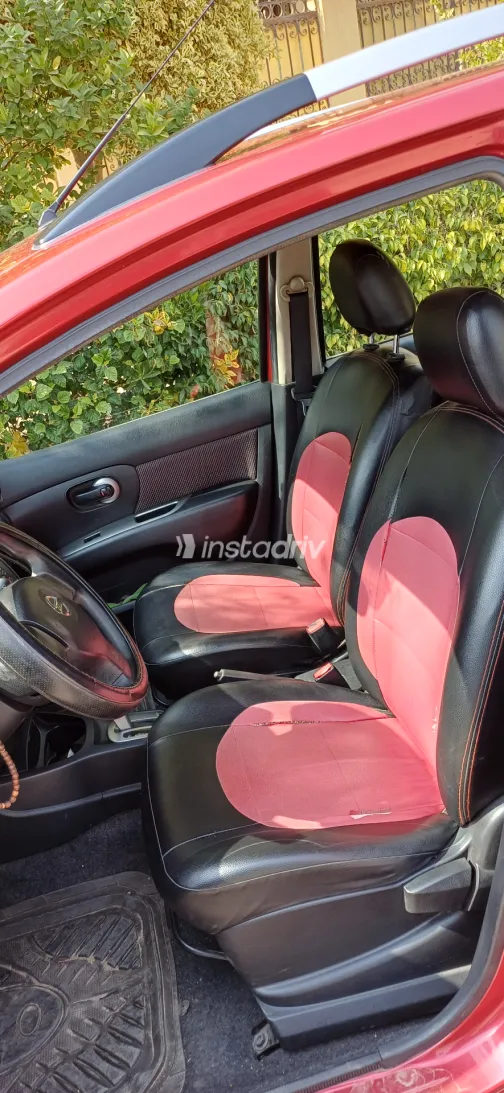 نيسان ليفينا 2010 أبيض مستعملة للبيع - 8