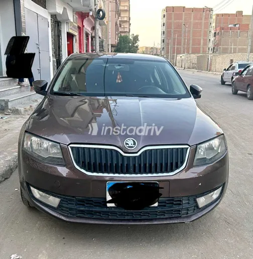 سكودا اوكتافيا 2015 أبيض مستعملة للبيع - 1