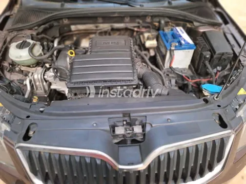 سكودا اوكتافيا 2015 أبيض مستعملة للبيع - 5