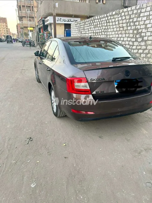 سكودا اوكتافيا 2015 أبيض مستعملة للبيع - 6