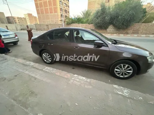 سكودا اوكتافيا 2015 أبيض مستعملة للبيع - 7