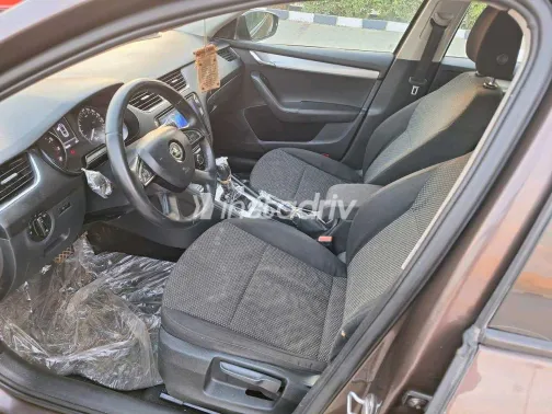 سكودا اوكتافيا 2015 أبيض مستعملة للبيع - 9