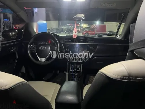 تويوتا كورولا 2014 فضي مستعملة للبيع - 4