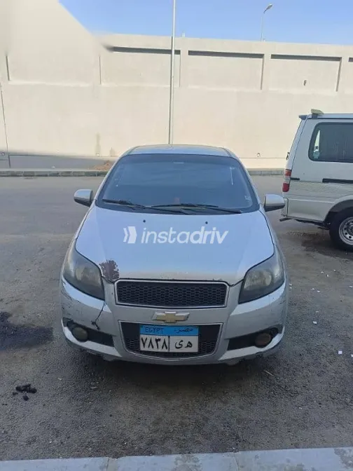 شيفروليه افيو 2016 فضي مستعملة للبيع - 1