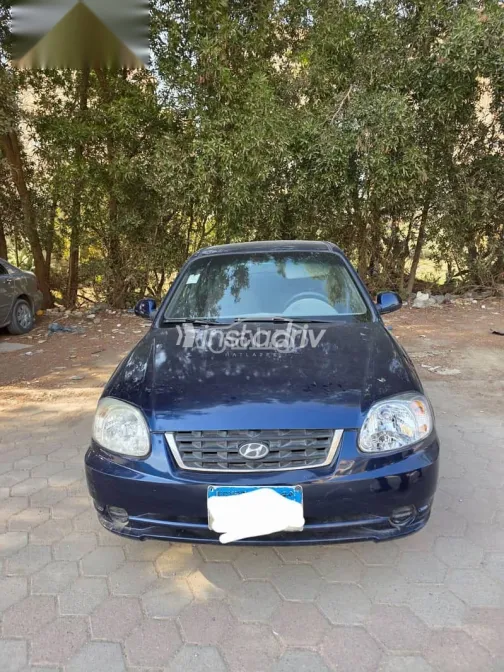 هيونداي فيرنا 2011 أزرق غامق مستعملة للبيع - 1