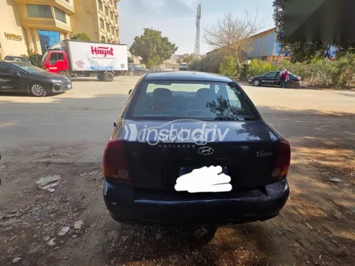 هيونداي فيرنا 2011 أزرق غامق مستعملة للبيع - 3