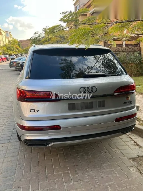 اودي Q7 2021 فضي مستعملة للبيع - 3