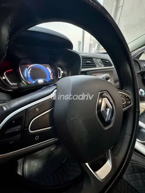 Renault Kadjar 2022 Gray Used for Sale - 7