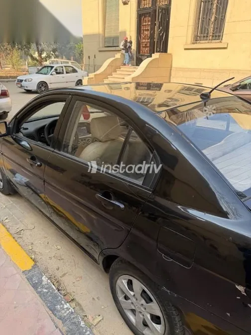 هيونداي اكسنت 2010 أسود مستعملة للبيع - 1