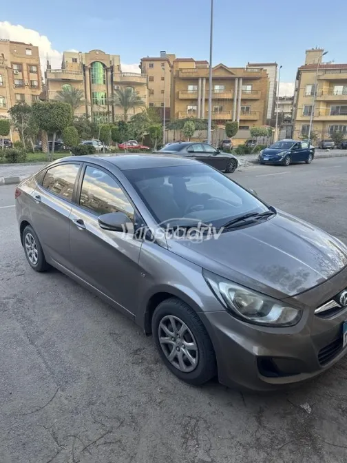 هيونداي اكسنت RB 2012 برونزي مستعملة للبيع - 2