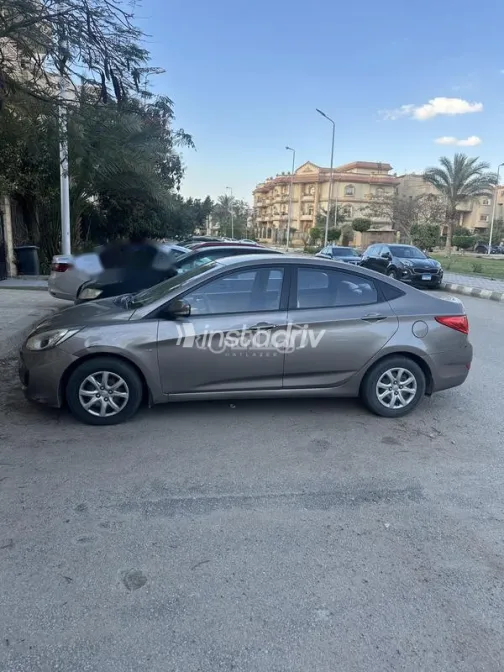 هيونداي اكسنت RB 2012 برونزي مستعملة للبيع - 4