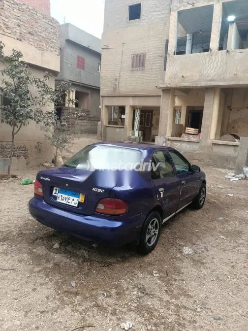 هيونداي اكسنت 1995 أزرق غامق مستعملة للبيع - 3