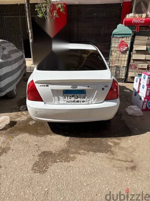 Hyundai Avante 2005 White Used for Sale - 1