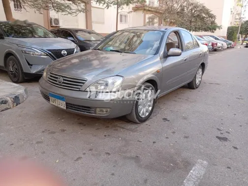 نيسان صنى 2012 رمادي مستعملة للبيع - 1