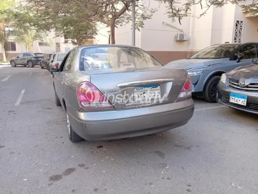 نيسان صنى 2012 رمادي مستعملة للبيع - 2