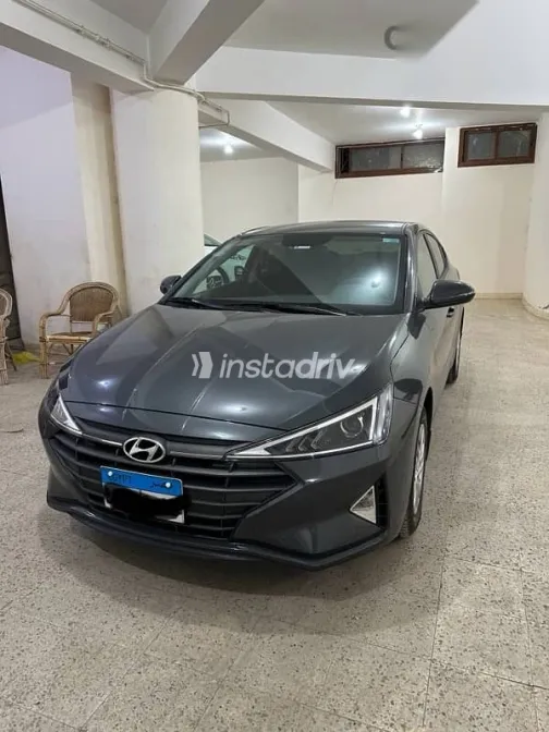 هيونداي إلنترا 2026 رمادي مستعملة للبيع - 1