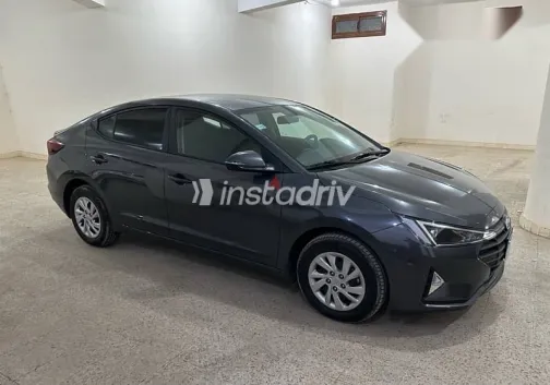 هيونداي إلنترا 2026 رمادي مستعملة للبيع - 3