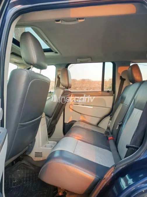 جيب شيروكي 2009 أزرق غامق مستعملة للبيع - 4