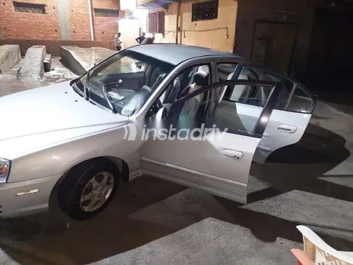 هيونداي افانتي 2000 فضي مستعملة للبيع - 1