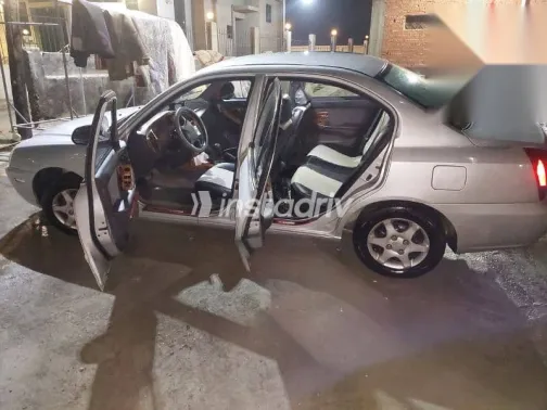 هيونداي افانتي 2000 فضي مستعملة للبيع - 2