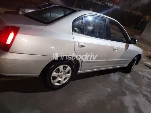 هيونداي افانتي 2000 فضي مستعملة للبيع - 3