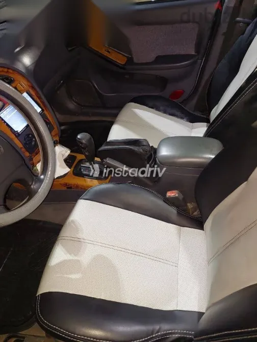 هيونداي افانتي 2000 فضي مستعملة للبيع - 8