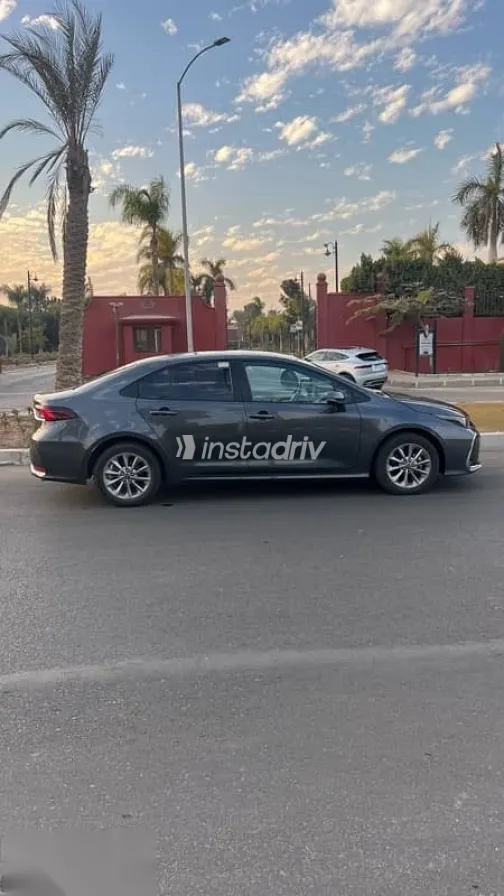 تويوتا كورولا 2023 رمادي مستعملة للبيع - 4