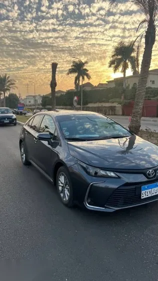 تويوتا كورولا 2023 رمادي مستعملة للبيع