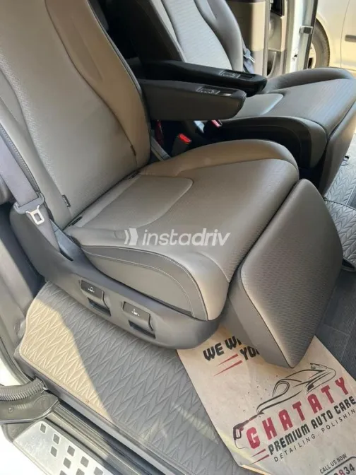 كيا كارنفال 2024 أبيض مستعملة للبيع - 4