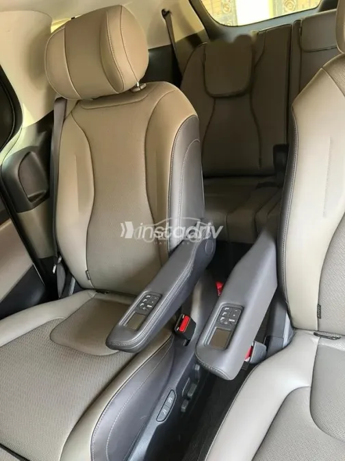 كيا كارنفال 2024 أبيض مستعملة للبيع - 5