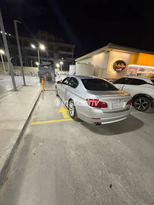 بي ام دبليو 520 2012 فضي مستعملة للبيع - 1