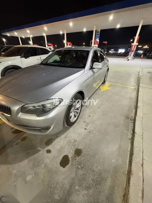 بي ام دبليو 520 2012 فضي مستعملة للبيع - 3