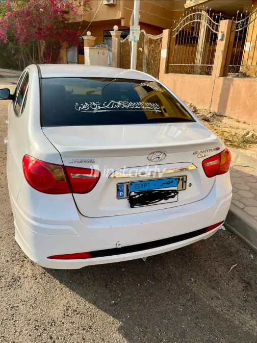 هيونداي إلنترا اتش دى 2018 أبيض مستعملة للبيع - 1