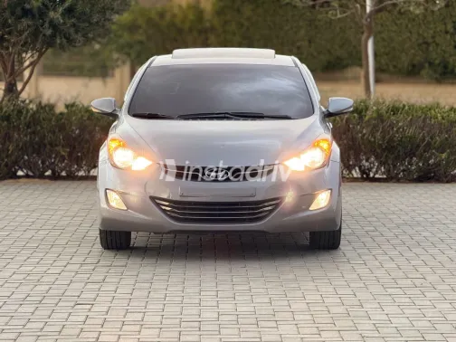 Hyundai Avante 2012 White Used for Sale - 1