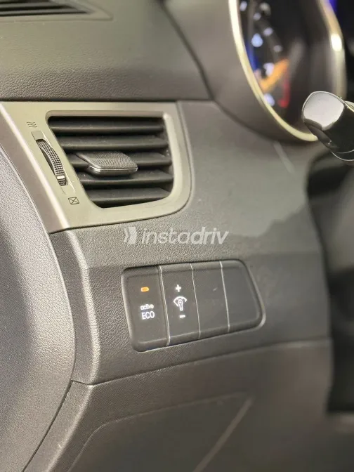 Hyundai Avante 2012 White Used for Sale - 6