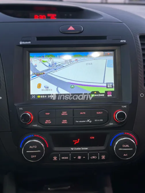 كيا K3 2013 أبيض مستعملة للبيع - 3