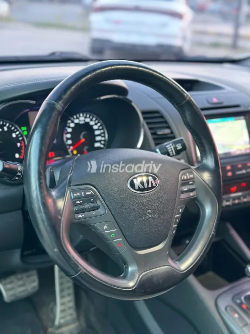 كيا K3 2013 أبيض مستعملة للبيع - 6