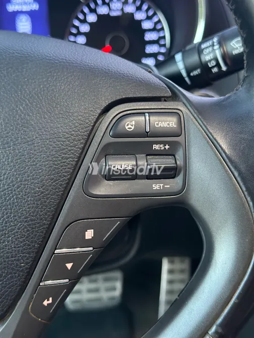 كيا K3 2013 أبيض مستعملة للبيع - 8