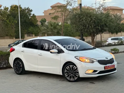 كيا K3 2013 أبيض مستعملة للبيع - 9