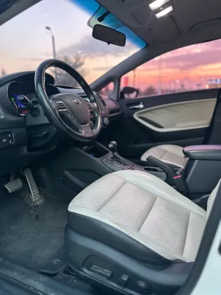 كيا K3 2013 أبيض مستعملة للبيع