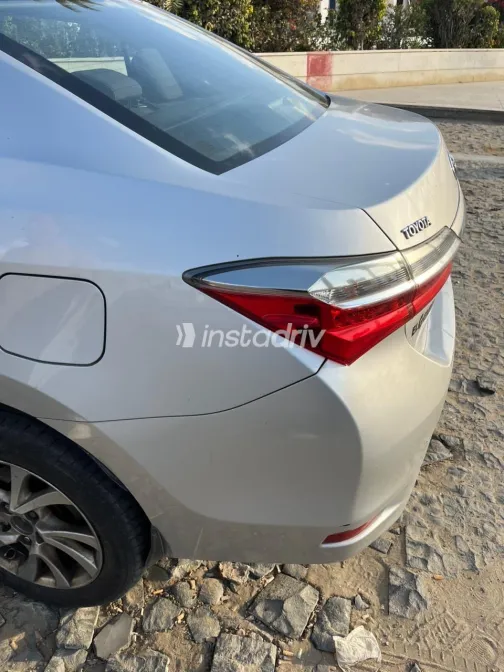 Toyota Corolla 2017 White Used for Sale - 6