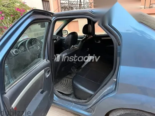 رينو لوجان 2013 أزرق غامق مستعملة للبيع - 2