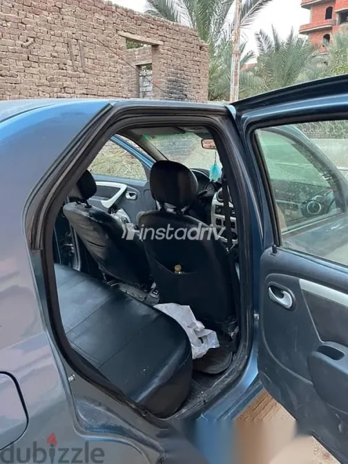 رينو لوجان 2013 أزرق غامق مستعملة للبيع - 6