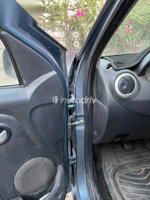 رينو لوجان 2013 أزرق غامق مستعملة للبيع - 7