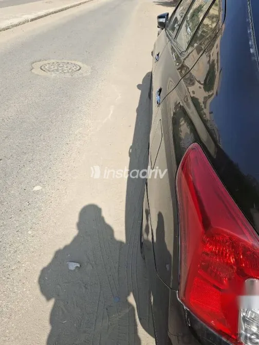 نيسان صنى 2018 أسود مستعملة للبيع - 4