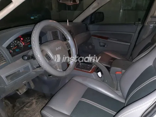 جيب جراند شيروكي 2006 أبيض مستعملة للبيع - 1