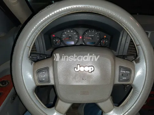 جيب جراند شيروكي 2006 أبيض مستعملة للبيع - 5