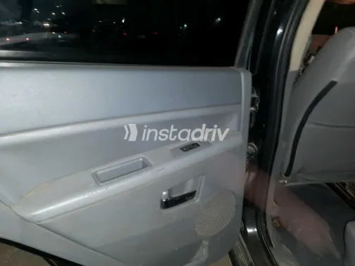 جيب جراند شيروكي 2006 أبيض مستعملة للبيع - 6