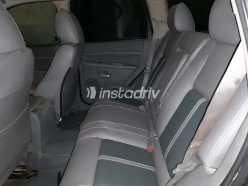 جيب جراند شيروكي 2006 أبيض مستعملة للبيع - 8