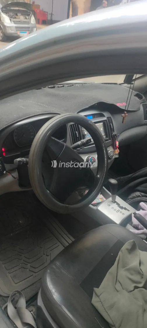 هيونداي إلنترا اتش دى 2010 أبيض مستعملة للبيع - 1